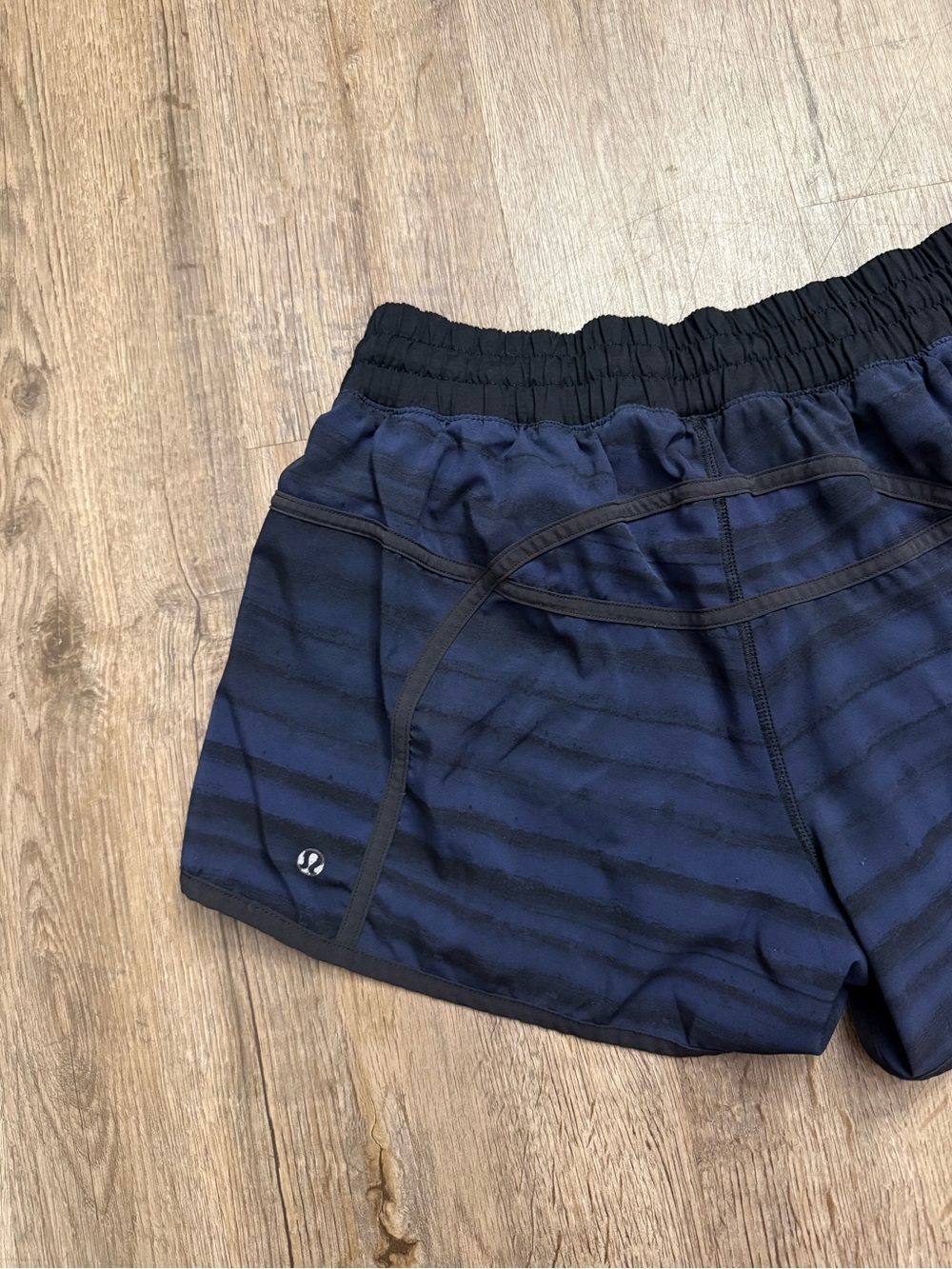 Lululemon • Tracker Shorts size 12 - Picture 8 of 13